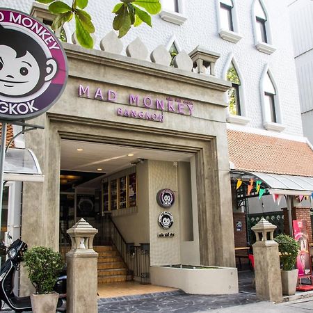 Mad Monkey Hostel Bangkok Bagian luar foto