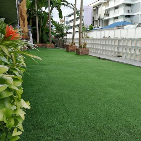 Mad Monkey Hostel Bangkok Bagian luar foto