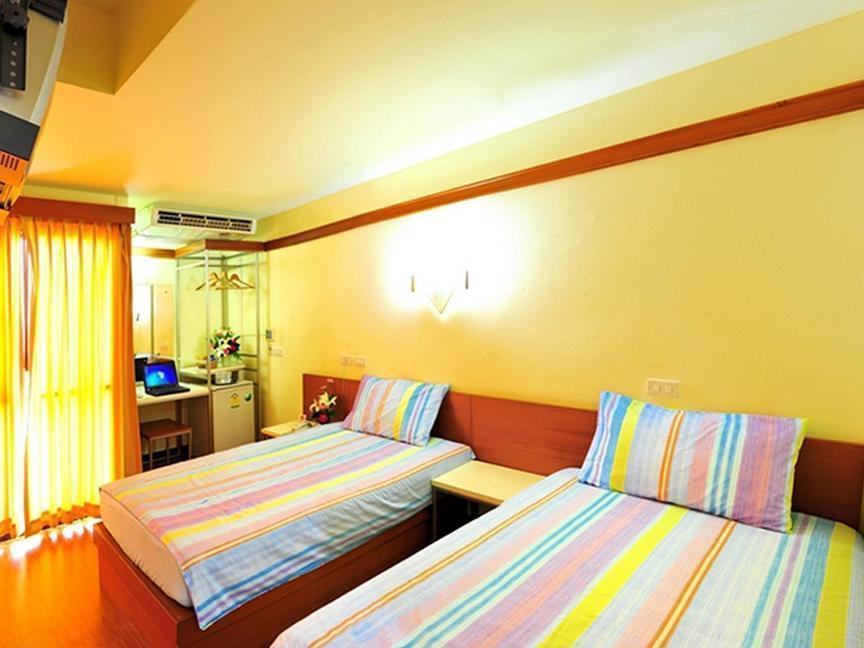 Mad Monkey Hostel Bangkok Bagian luar foto