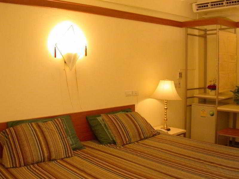 Mad Monkey Hostel Bangkok Bagian luar foto