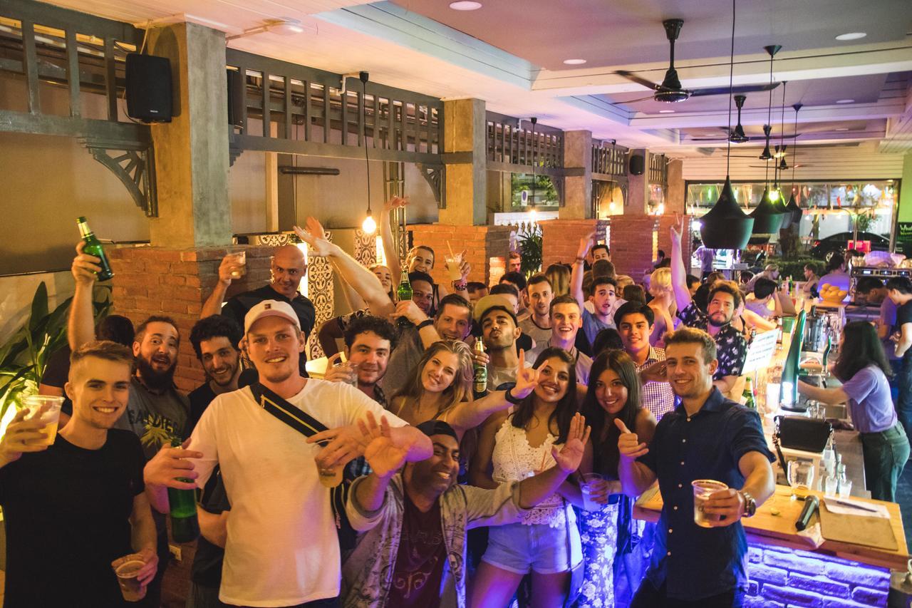 Mad Monkey Hostel Bangkok Bagian luar foto