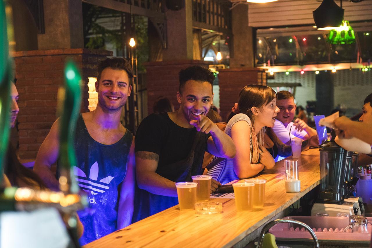 Mad Monkey Hostel Bangkok Bagian luar foto