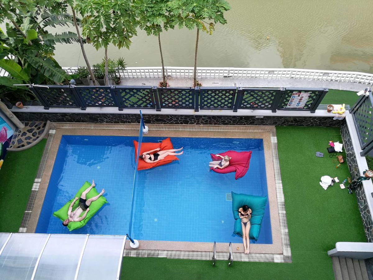 Mad Monkey Hostel Bangkok Bagian luar foto