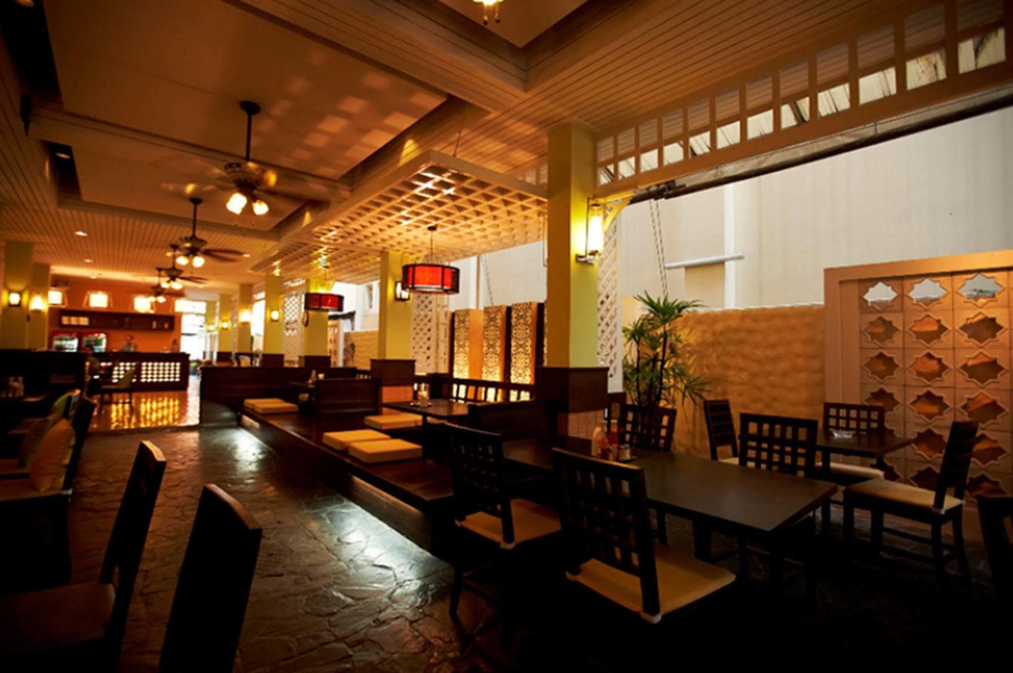 Mad Monkey Hostel Bangkok Bagian luar foto