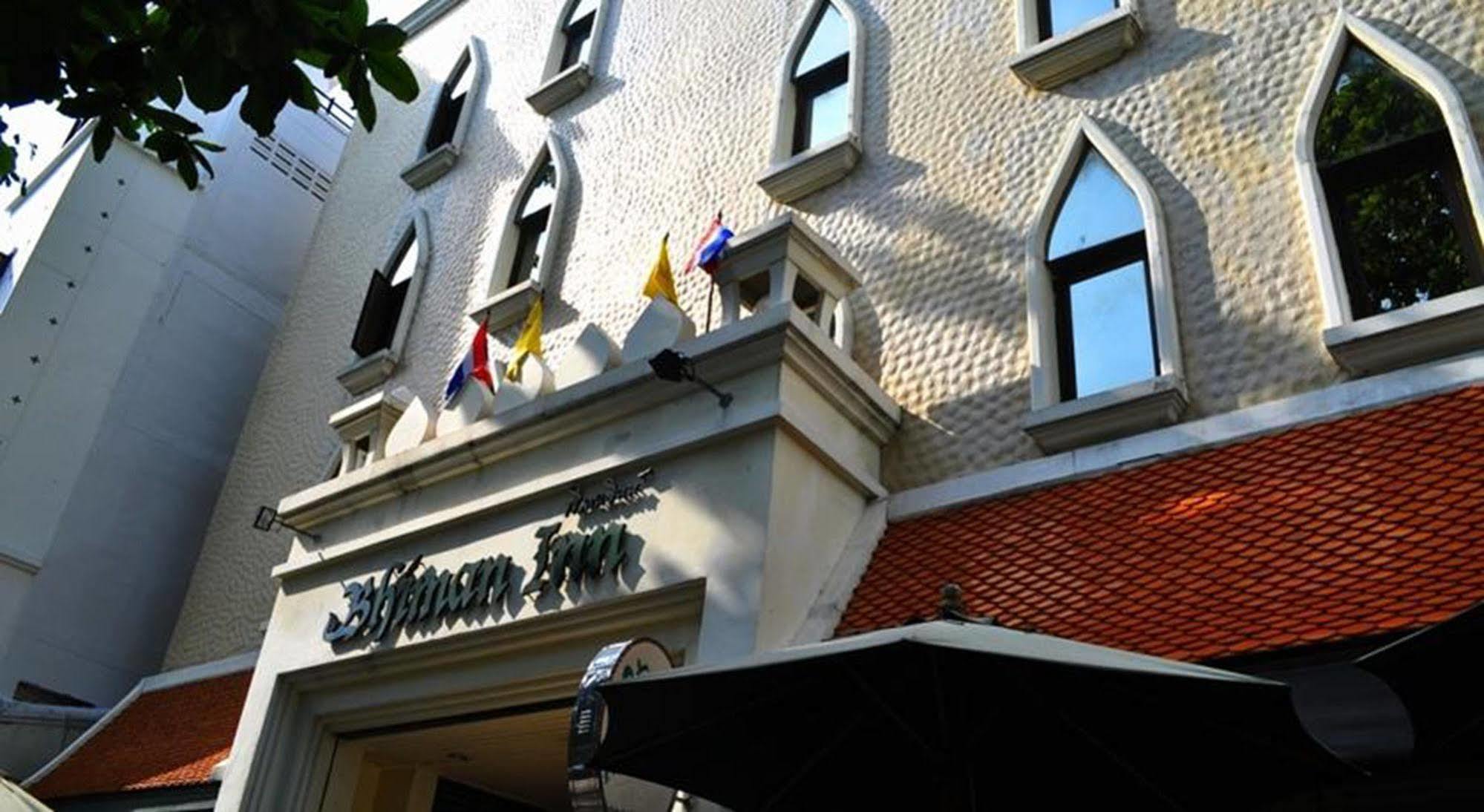 Mad Monkey Hostel Bangkok Bagian luar foto