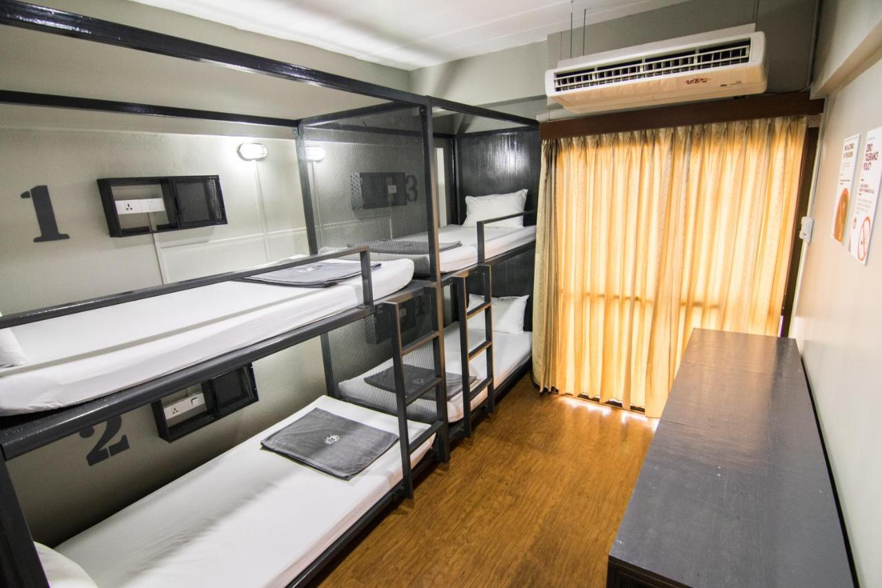 Mad Monkey Hostel Bangkok Bagian luar foto